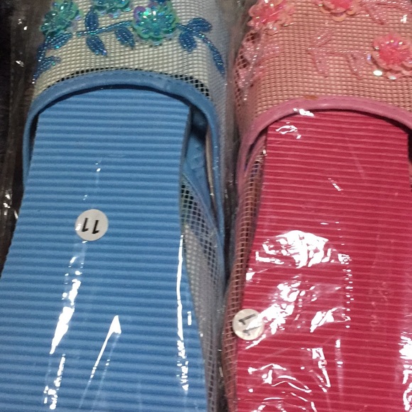 Chinese Slippers - Picture 2 of 3